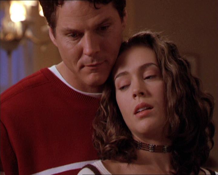 Charmed-Online-dot-210HeartbreakCity1220.jpg Charmed-Online-dot-210HeartbreakCity1220.jpg