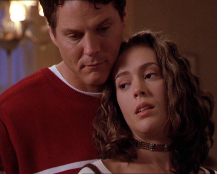 Charmed-Online-dot-210HeartbreakCity1221.jpg Charmed-Online-dot-210HeartbreakCity1221.jpg