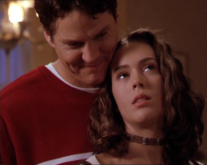 Charmed-Online-dot-210HeartbreakCity1227.jpg Charmed-Online-dot-210HeartbreakCity1227.jpg