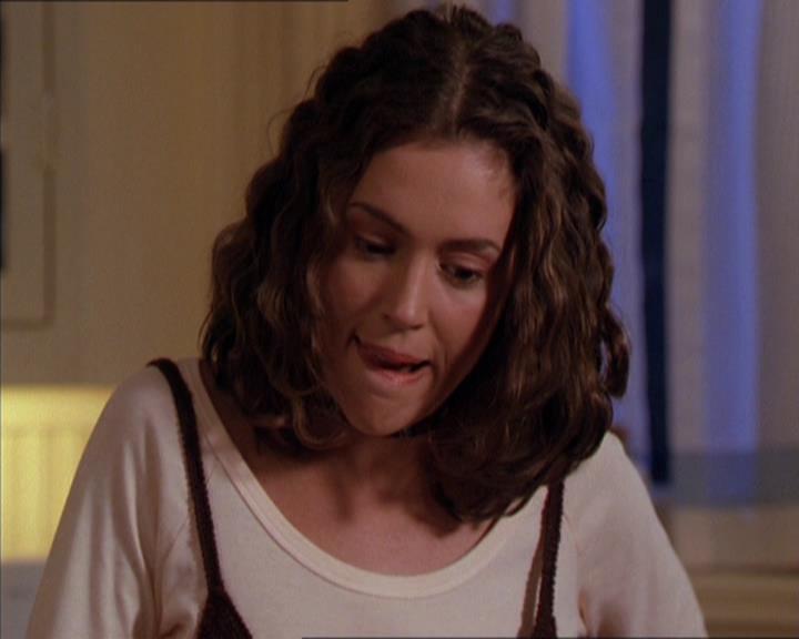 Charmed-Online-dot-210HeartbreakCity1243.jpg Charmed-Online-dot-210HeartbreakCity1243.jpg