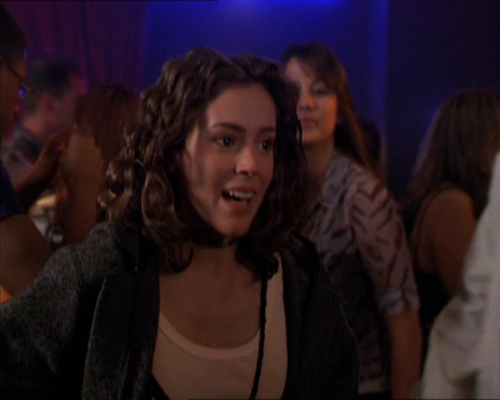 Charmed-Online-dot-210HeartbreakCity1416.jpg Charmed-Online-dot-210HeartbreakCity1416.jpg