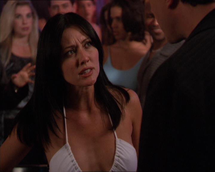 Charmed-Online-dot-210HeartbreakCity1612.jpg Charmed-Online-dot-210HeartbreakCity1612.jpg