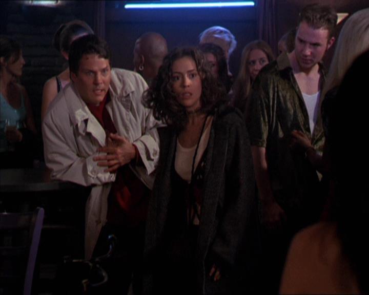 Charmed-Online-dot-210HeartbreakCity1624.jpg Charmed-Online-dot-210HeartbreakCity1624.jpg