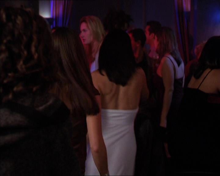 Charmed-Online-dot-210HeartbreakCity1649.jpg Charmed-Online-dot-210HeartbreakCity1649.jpg