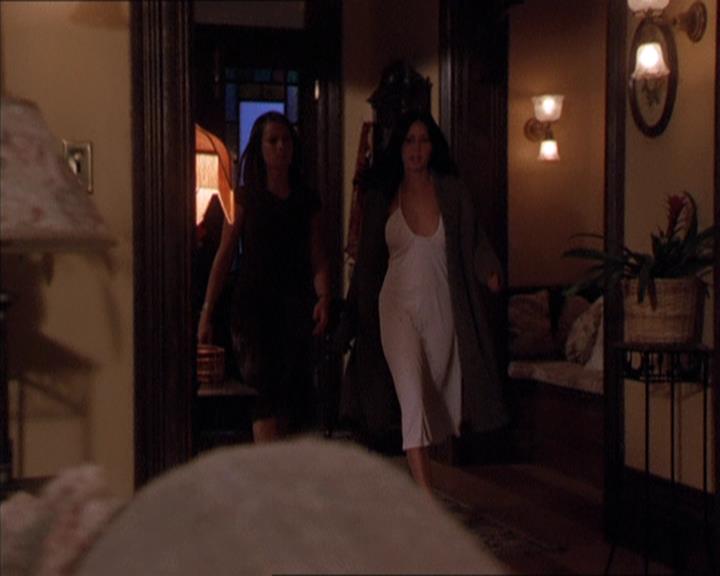 Charmed-Online-dot-210HeartbreakCity1689.jpg Charmed-Online-dot-210HeartbreakCity1689.jpg