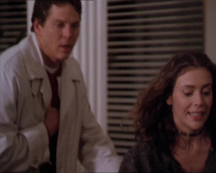 Charmed-Online-dot-210HeartbreakCity1775.jpg Charmed-Online-dot-210HeartbreakCity1775.jpg