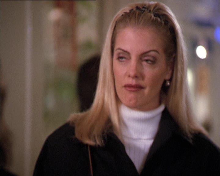 Charmed-Online-dot-210HeartbreakCity1827.jpg Charmed-Online-dot-210HeartbreakCity1827.jpg