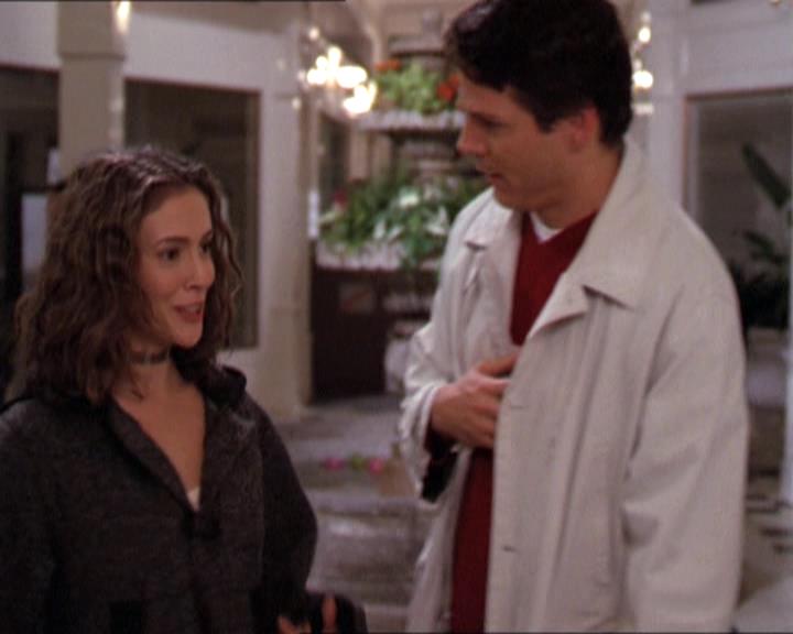 Charmed-Online-dot-210HeartbreakCity1872.jpg Charmed-Online-dot-210HeartbreakCity1872.jpg