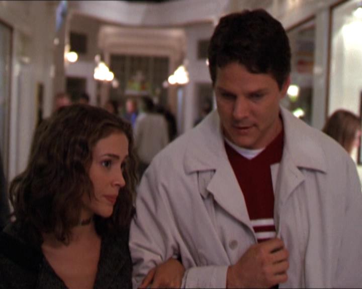 Charmed-Online-dot-210HeartbreakCity1887.jpg Charmed-Online-dot-210HeartbreakCity1887.jpg