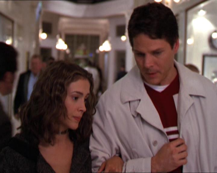 Charmed-Online-dot-210HeartbreakCity1888.jpg Charmed-Online-dot-210HeartbreakCity1888.jpg