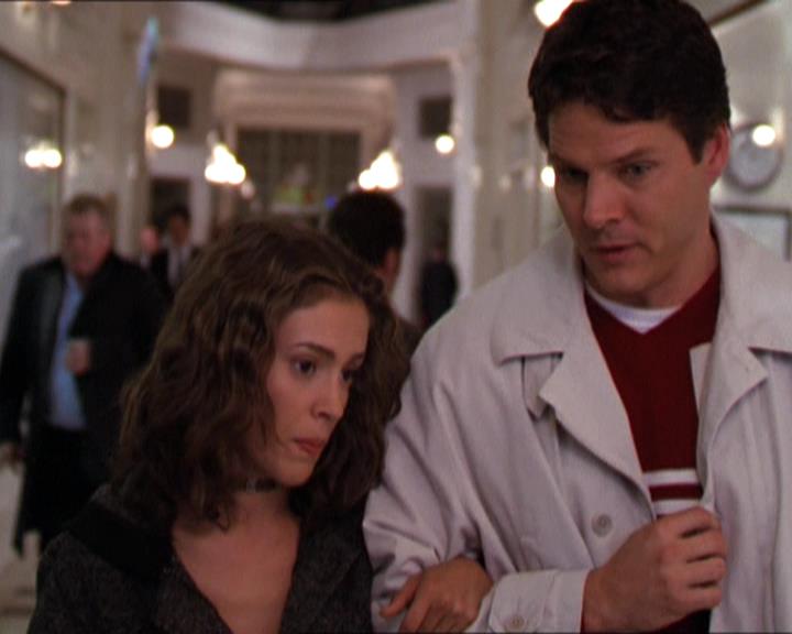 Charmed-Online-dot-210HeartbreakCity1889.jpg Charmed-Online-dot-210HeartbreakCity1889.jpg