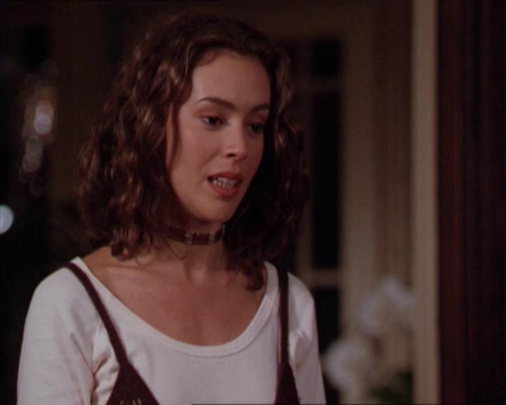 Charmed-Online-dot-210HeartbreakCity2068.jpg