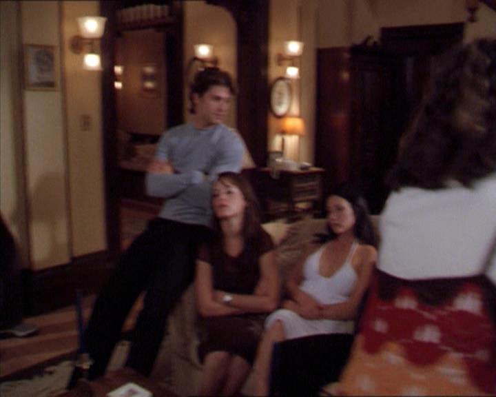 Charmed-Online-dot-210HeartbreakCity2118.jpg Charmed-Online-dot-210HeartbreakCity2118.jpg