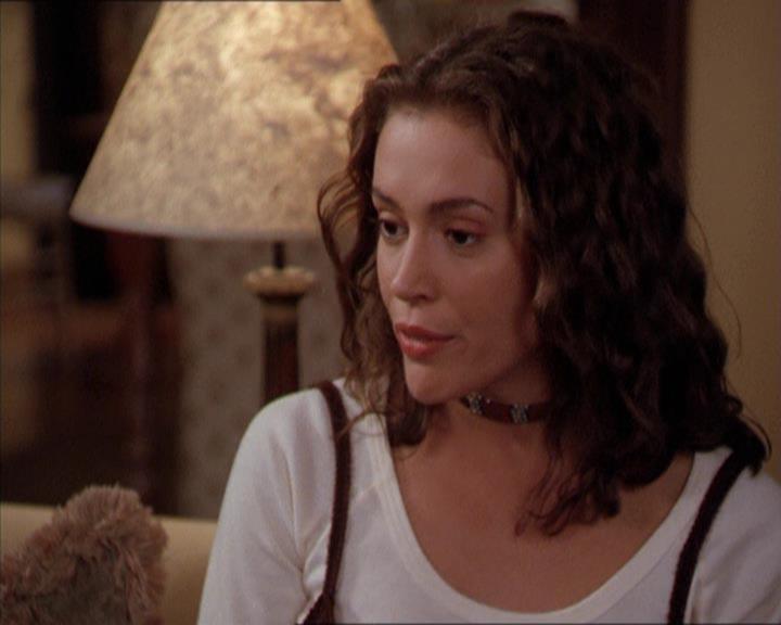 Charmed-Online-dot-210HeartbreakCity2135.jpg Charmed-Online-dot-210HeartbreakCity2135.jpg