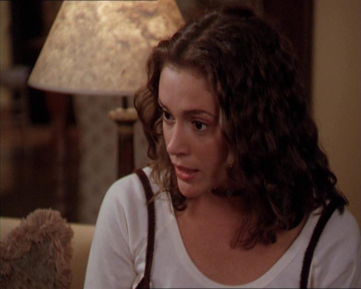 Charmed-Online-dot-210HeartbreakCity2138.jpg