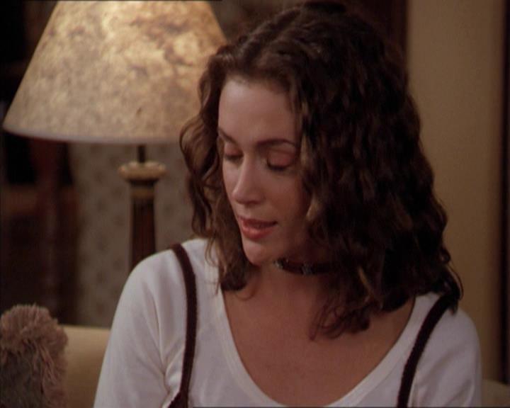 Charmed-Online-dot-210HeartbreakCity2146.jpg Charmed-Online-dot-210HeartbreakCity2146.jpg