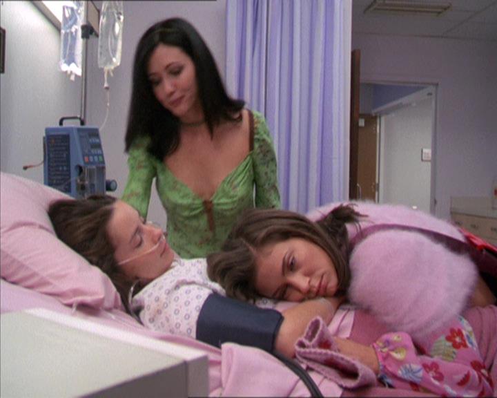 Charmed-Online-dot-212Awakened0652.jpg Charmed-Online-dot-212Awakened0652.jpg