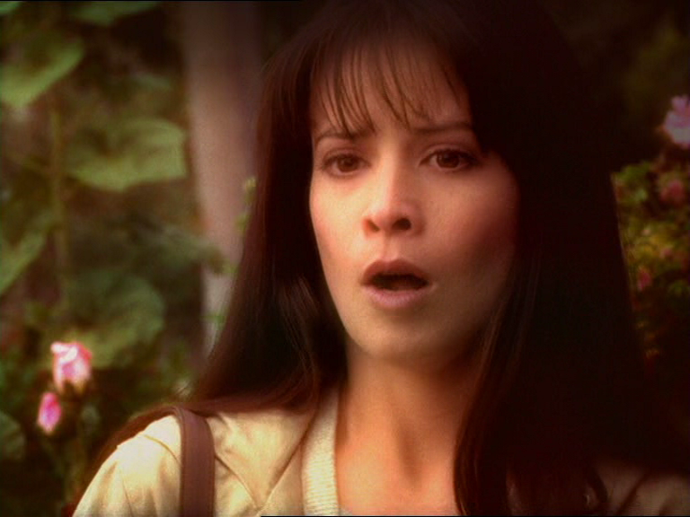 charmed-online_dot_net_OpeningCreditsS2-00022.png