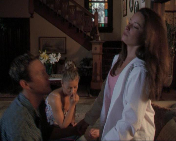 Charmed-Online_dot_net-3x02MagicHour0234.jpg