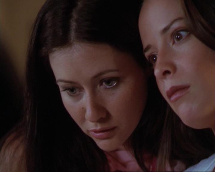 Charmed-Online_dot_net-3x02MagicHour0253.jpg Charmed-Online_dot_net-3x02MagicHour0253.jpg