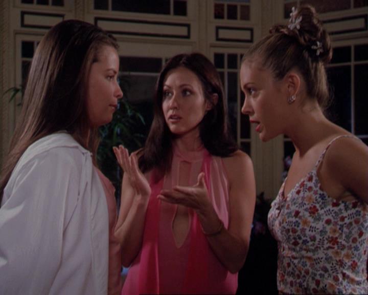 Charmed-Online_dot_net-3x02MagicHour0408.jpg Charmed-Online_dot_net-3x02MagicHour0408.jpg