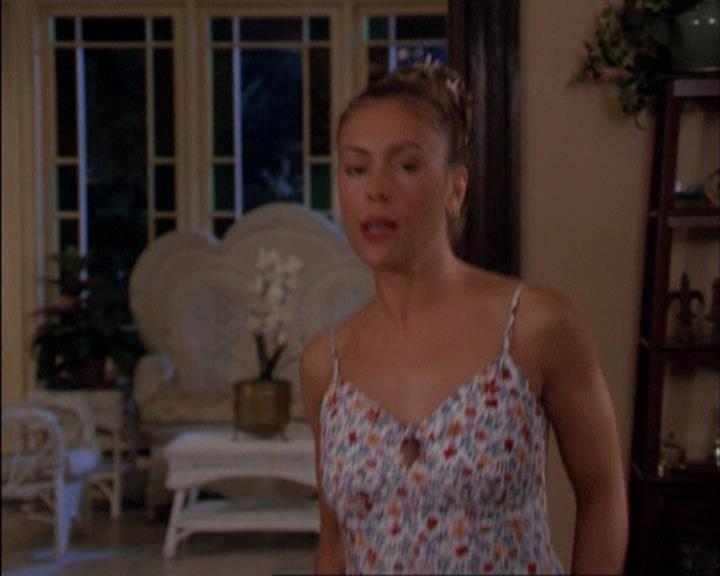 Charmed-Online_dot_net-3x02MagicHour0429.jpg Charmed-Online_dot_net-3x02MagicHour0429.jpg