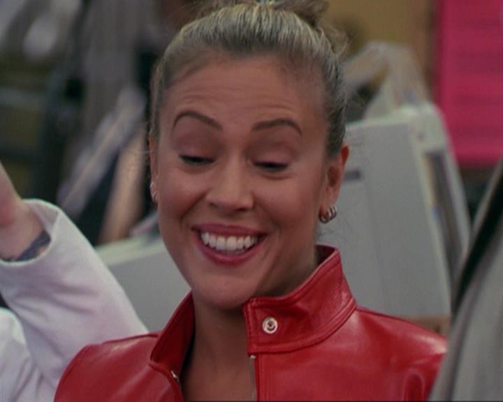 Charmed-Online_dot_net-3x02MagicHour0532.jpg Charmed-Online_dot_net-3x02MagicHour0532.jpg