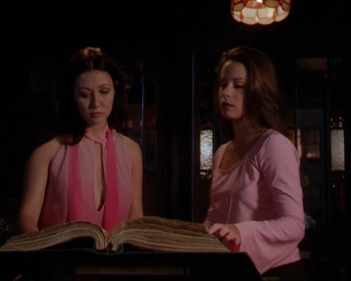 Charmed-Online_dot_net-3x02MagicHour0688.jpg