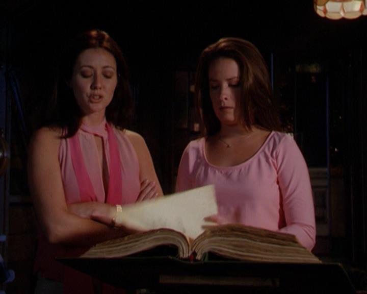 Charmed-Online_dot_net-3x02MagicHour0693.jpg