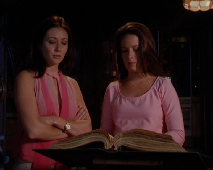 Charmed-Online_dot_net-3x02MagicHour0694.jpg
