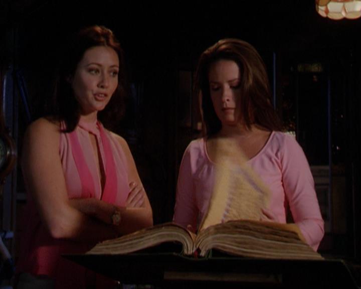Charmed-Online_dot_net-3x02MagicHour0697.jpg