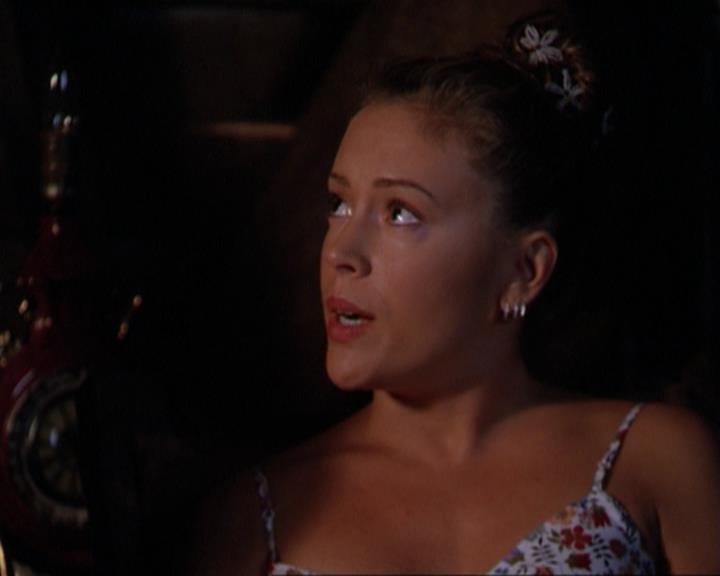Charmed-Online_dot_net-3x02MagicHour0748.jpg Charmed-Online_dot_net-3x02MagicHour0748.jpg