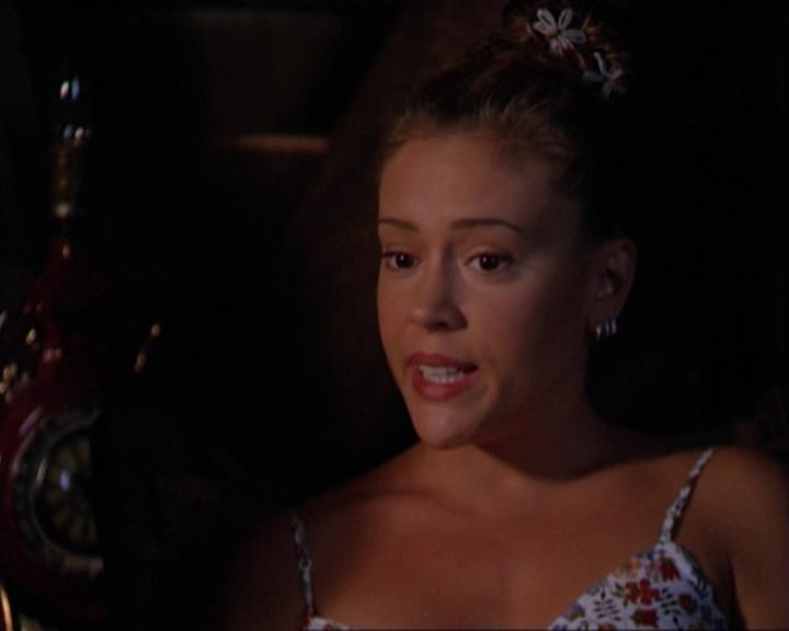 Charmed-Online_dot_net-3x02MagicHour0750.jpg