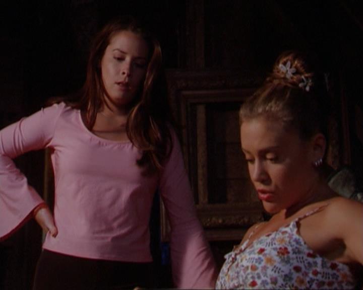 Charmed-Online_dot_net-3x02MagicHour0756.jpg Charmed-Online_dot_net-3x02MagicHour0756.jpg