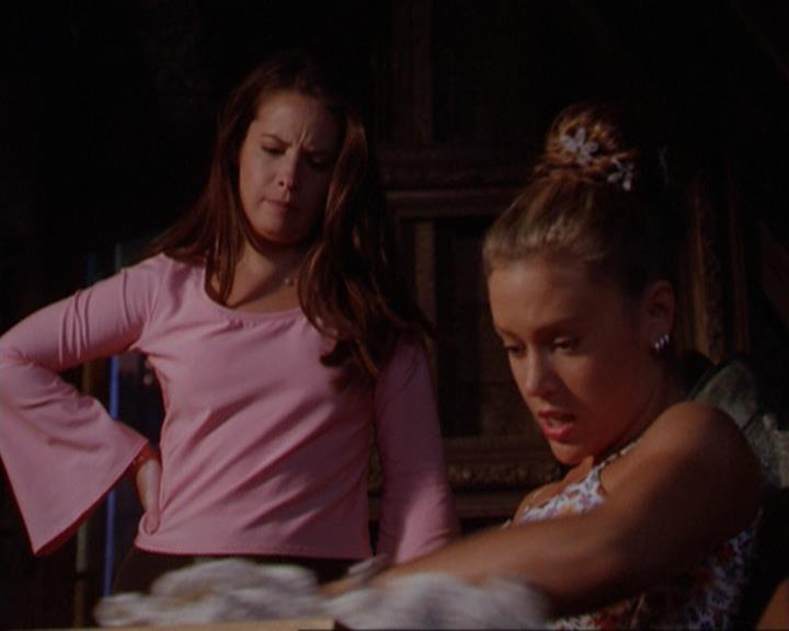 Charmed-Online_dot_net-3x02MagicHour0758.jpg Charmed-Online_dot_net-3x02MagicHour0758.jpg