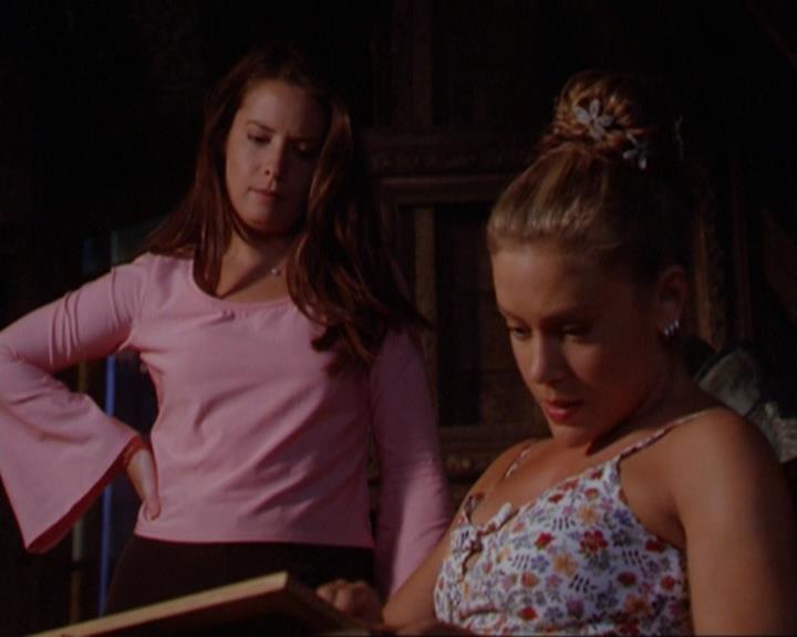 Charmed-Online_dot_net-3x02MagicHour0760.jpg Charmed-Online_dot_net-3x02MagicHour0760.jpg