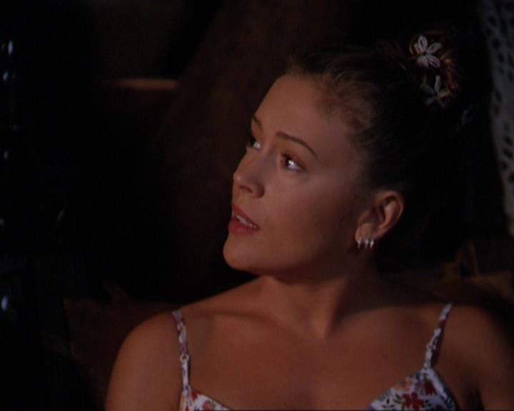Charmed-Online_dot_net-3x02MagicHour0773.jpg Charmed-Online_dot_net-3x02MagicHour0773.jpg
