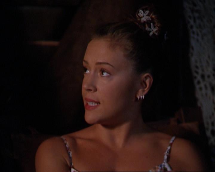 Charmed-Online_dot_net-3x02MagicHour0780.jpg