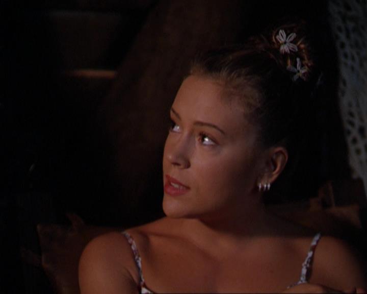 Charmed-Online_dot_net-3x02MagicHour0784.jpg Charmed-Online_dot_net-3x02MagicHour0784.jpg
