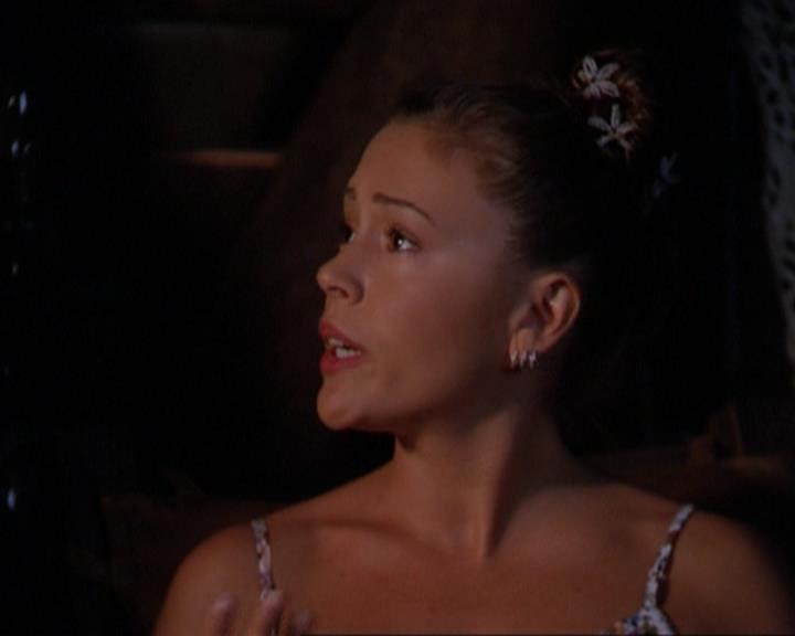 Charmed-Online_dot_net-3x02MagicHour0788.jpg
