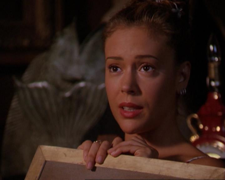 Charmed-Online_dot_net-3x02MagicHour0810.jpg