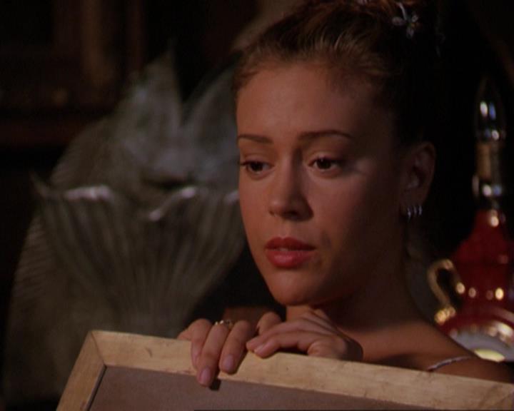 Charmed-Online_dot_net-3x02MagicHour0812.jpg Charmed-Online_dot_net-3x02MagicHour0812.jpg