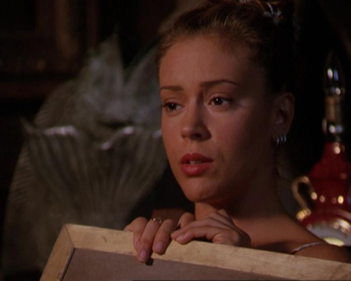 Charmed-Online_dot_net-3x02MagicHour0819.jpg Charmed-Online_dot_net-3x02MagicHour0819.jpg