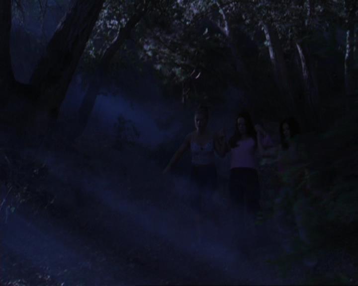 Charmed-Online_dot_net-3x02MagicHour0861.jpg Charmed-Online_dot_net-3x02MagicHour0861.jpg