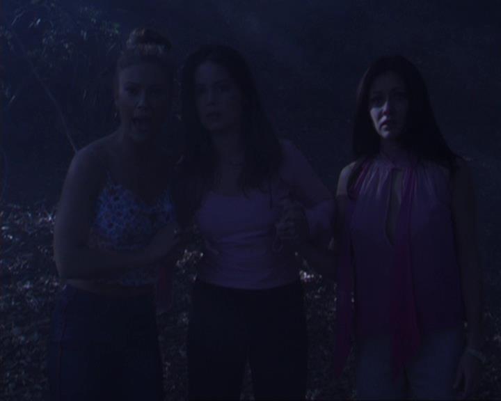 Charmed-Online_dot_net-3x02MagicHour0890.jpg Charmed-Online_dot_net-3x02MagicHour0890.jpg