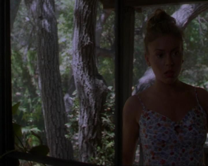 Charmed-Online_dot_net-3x02MagicHour0920.jpg