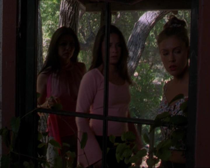 Charmed-Online_dot_net-3x02MagicHour0922.jpg
