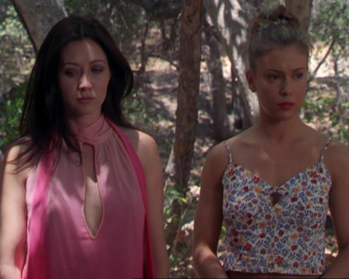 Charmed-Online_dot_net-3x02MagicHour1007.jpg