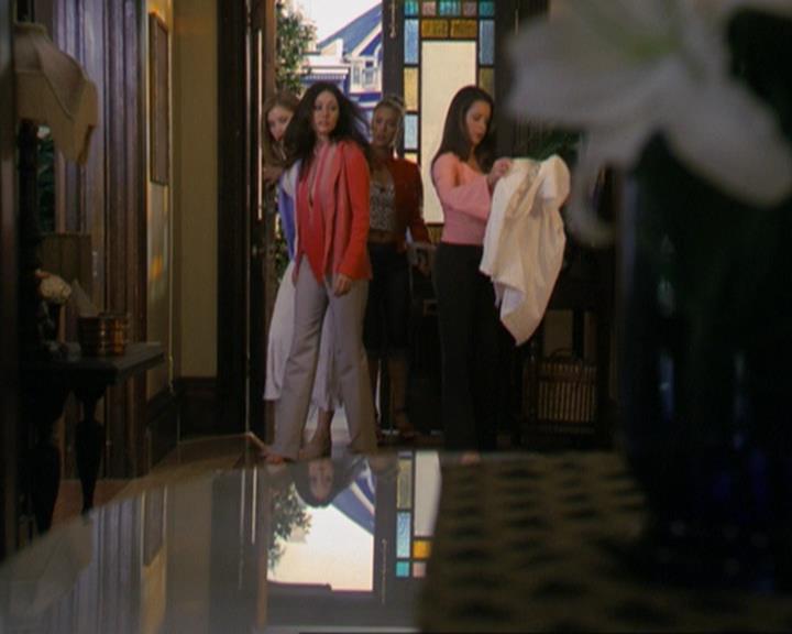 Charmed-Online_dot_net-3x02MagicHour1045.jpg