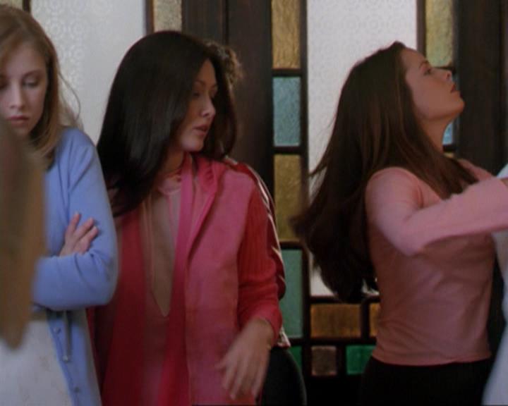 Charmed-Online_dot_net-3x02MagicHour1046.jpg